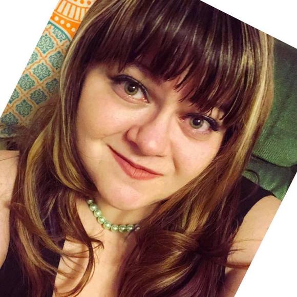 Meet your Posher, Laura - Picture 1 of 1